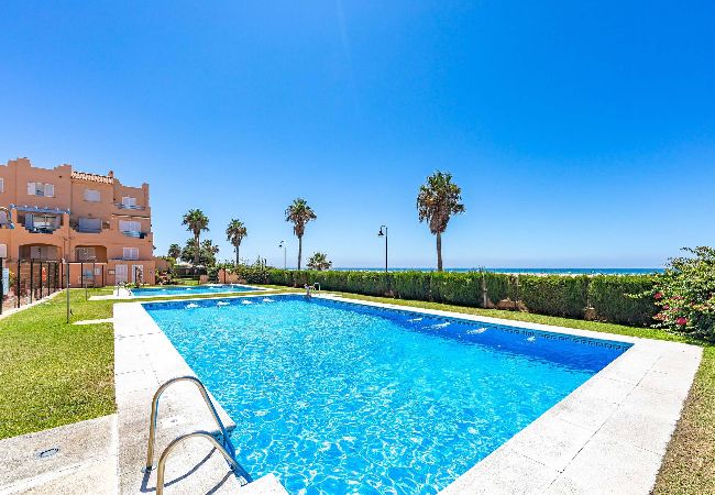 Residencial en Tarifa - 1a linea playa, piscina, terraza  y WIFI  Residencial en Tarifa - 1a linea playa, piscina, terraza  y WIFI