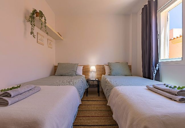 Residencial en Tarifa - 1a linea playa, piscina, terraza  y WIFI  Residencial en Tarifa - 1a linea playa, piscina, terraza  y WIFI