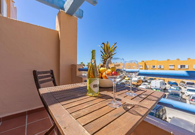 Residencial en Tarifa - 1a linea playa, piscina, terraza  y WIFI  Residencial en Tarifa - 1a linea playa, piscina, terraza  y WIFI