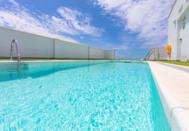 Apartamento en Tarifa - Vistas, piscina, terraza & WIFI fibra optica Apartamento en Tarifa - Vistas, piscina, terraza & WIFI fibra optica