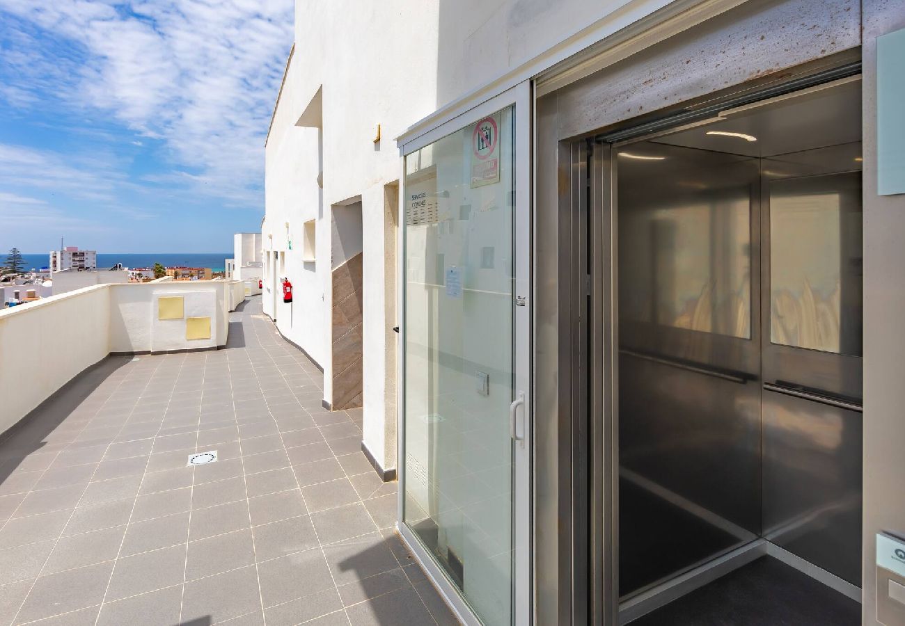 Apartamento en Tarifa - Vistas, piscina, terraza & fibra 