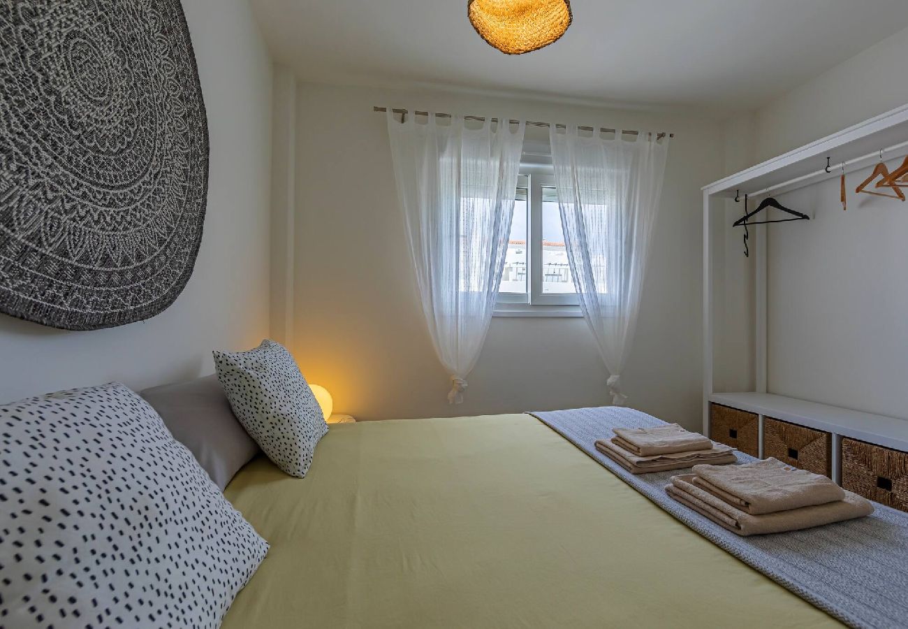 Apartamento en Cádiz - Playa a 350m, Piscina, Patio Chillout y WIFI Fibra 