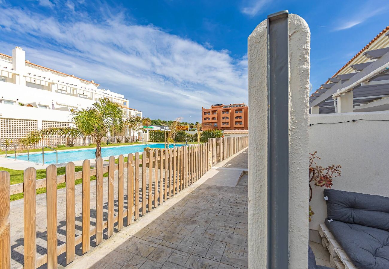 Apartamento en Cádiz - Playa a 350m, Piscina, Patio Chillout y WIFI Fibra 