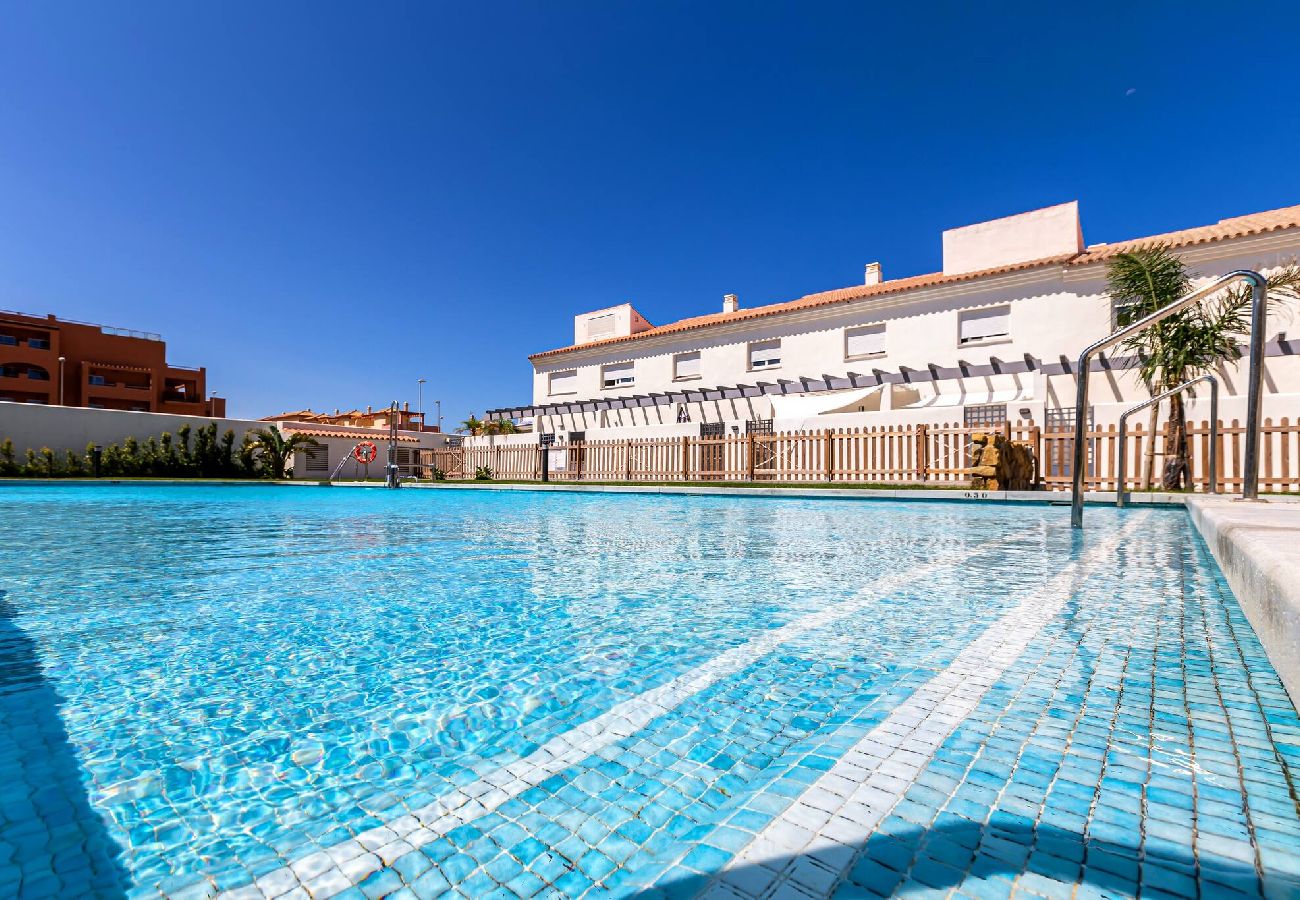 Apartamento en Cádiz - Playa a 350m, Piscina, Patio Chillout y WIFI Fibra 