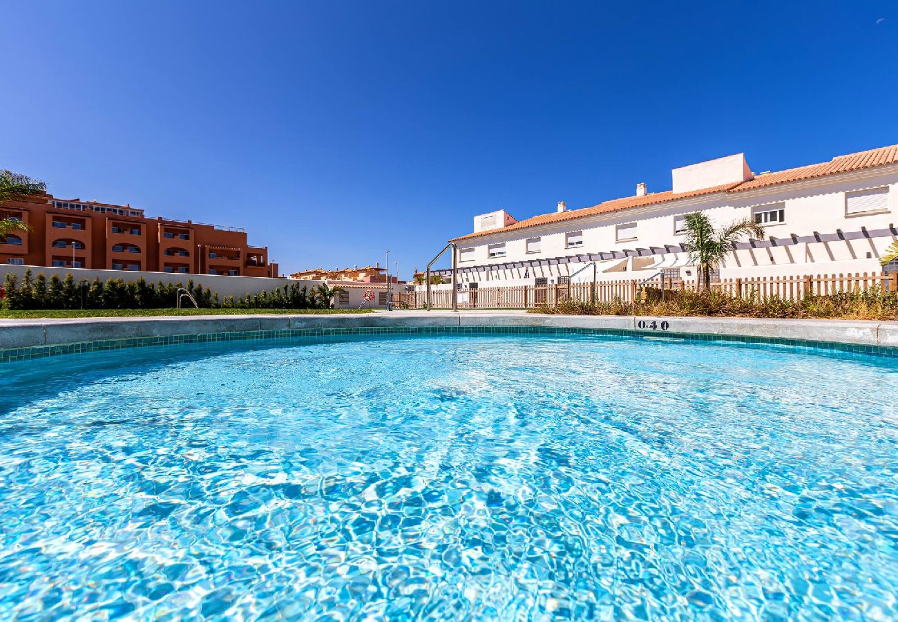 Apartamento en Cádiz - Playa a 350m, Piscina, Patio Chillout y WIFI Fibra 