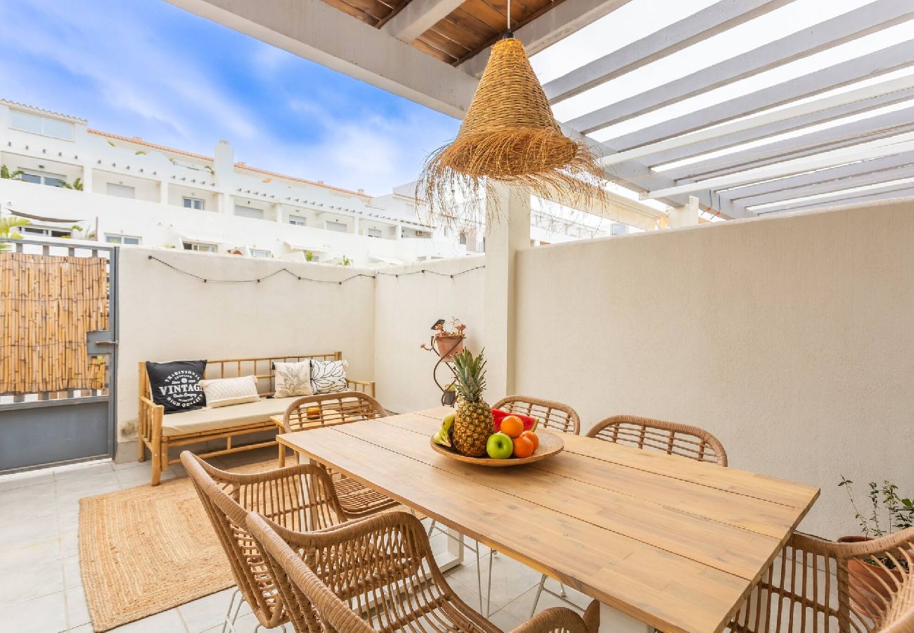 Apartamento en Cádiz - Playa a 350m, Piscina, Patio Chillout y WIFI Fibra 