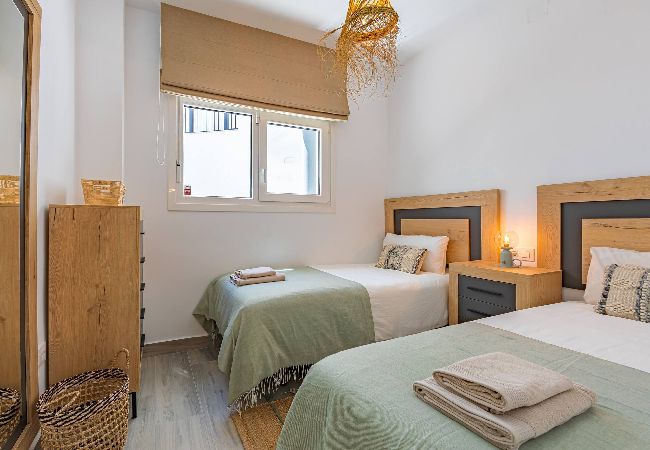 Residencial en Tarifa - Terraza amplia, piscina, garaje privado y fibra  Residencial en Tarifa - Terraza amplia, piscina, garaje privado y fibra