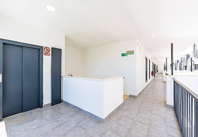 Residencial en Tarifa - Terraza amplia, piscina, garaje privado y fibra  Residencial en Tarifa - Terraza amplia, piscina, garaje privado y fibra