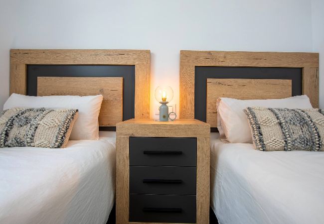 Residencial en Tarifa - Terraza amplia, piscina, garaje privado y fibra  Residencial en Tarifa - Terraza amplia, piscina, garaje privado y fibra