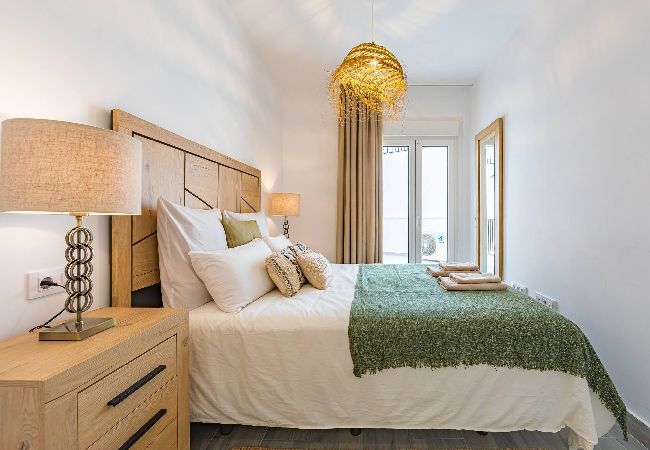 Residencial en Tarifa - Terraza amplia, piscina, garaje privado y fibra  Residencial en Tarifa - Terraza amplia, piscina, garaje privado y fibra