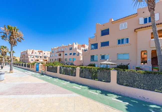 Apartamento en Tarifa - 1a linea playa, piscina & terraza - *SimplyTarifa*  Apartamento en Tarifa - 1a linea playa, piscina & terraza - *SimplyTarifa*