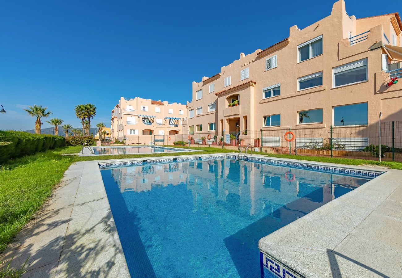 Apartamento en Tarifa - 1a linea playa, piscina & terraza - *SimplyTarifa* 