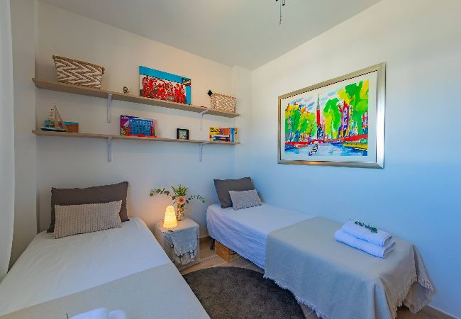 Apartamento en Tarifa - Piscina, Terraza, cerca de la playa y oficina  Apartamento en Tarifa - Piscina, Terraza, cerca de la playa y oficina