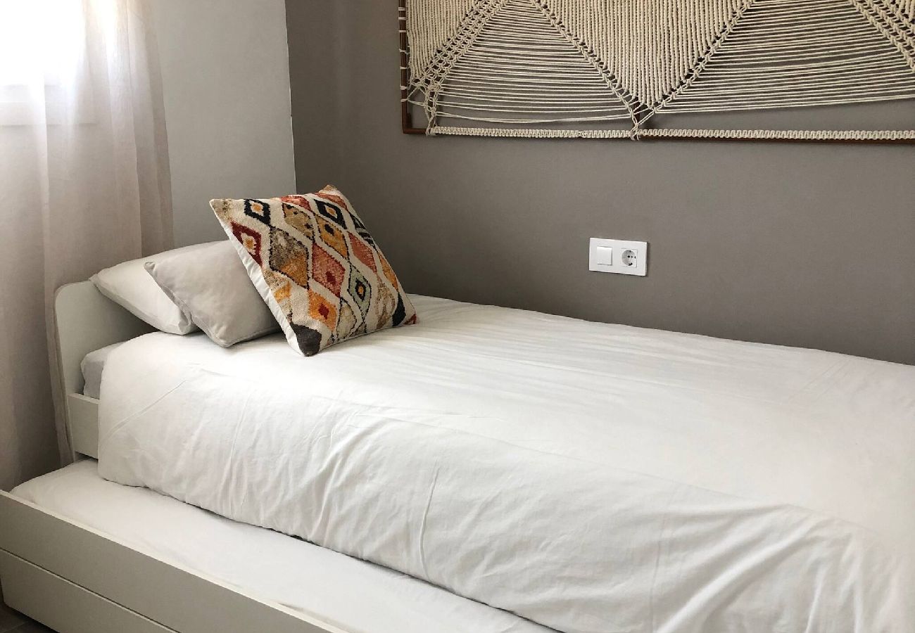 Apartamento en Tarifa - Centrico, Terraza y Piscina - WIFI Fibra 