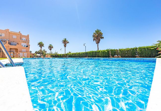 Apartamento en Tarifa - 1a linea playa, piscina, terraza, garaje y fibra  Apartamento en Tarifa - 1a linea playa, piscina, terraza, garaje y fibra