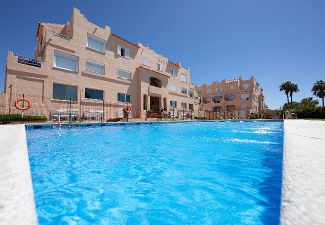 Apartamento en Tarifa - 1a linea playa, piscina, terraza, garaje y fibra  Apartamento en Tarifa - 1a linea playa, piscina, terraza, garaje y fibra