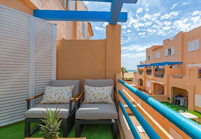 Apartamento en Tarifa - 1a linea playa, piscina, terraza, garaje y fibra  Apartamento en Tarifa - 1a linea playa, piscina, terraza, garaje y fibra