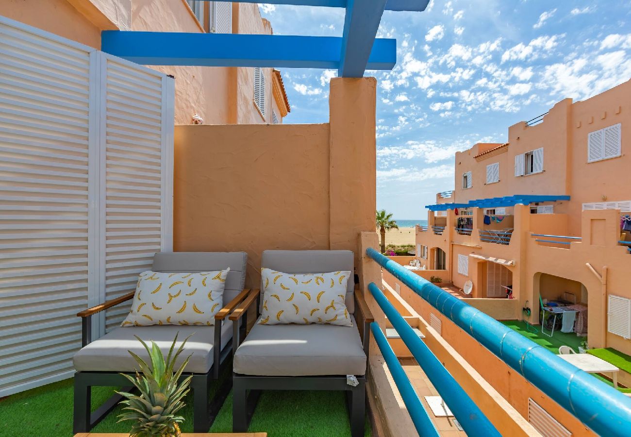 Apartamento en Tarifa - 1a linea playa, piscina, terraza, garaje y fibra 