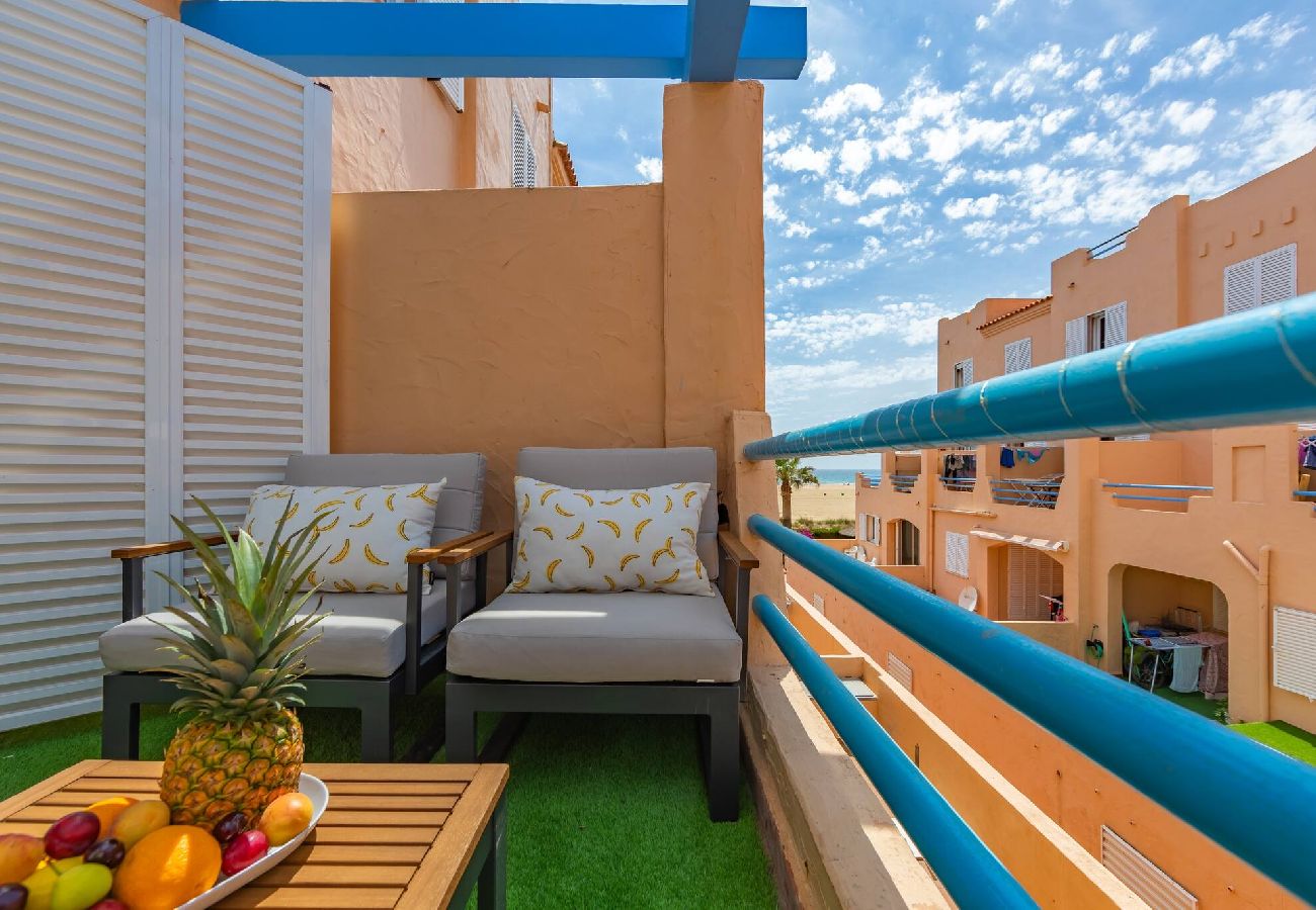 Apartamento en Tarifa - 1a linea playa, piscina, terraza, garaje y fibra 