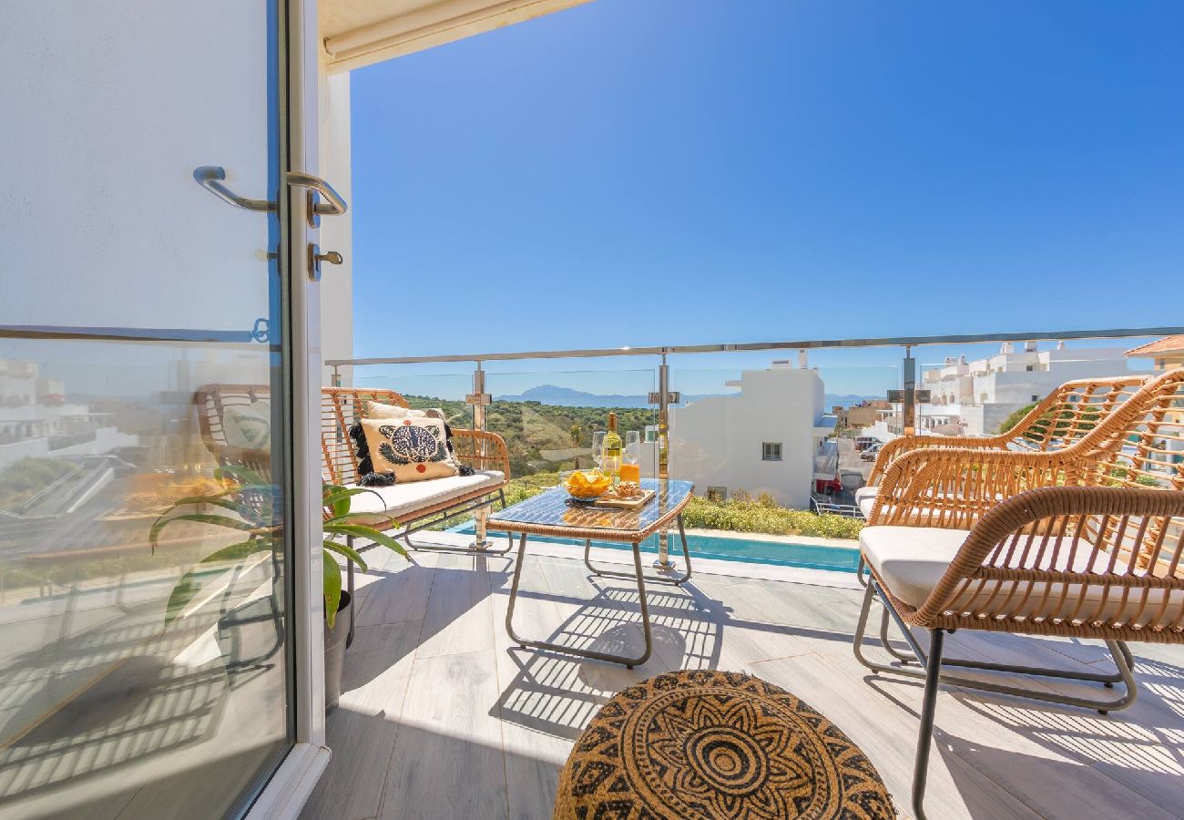 Residencial en Tarifa - Vistas Panorámicas, Terraza y Piscina - WIFI Fibra 