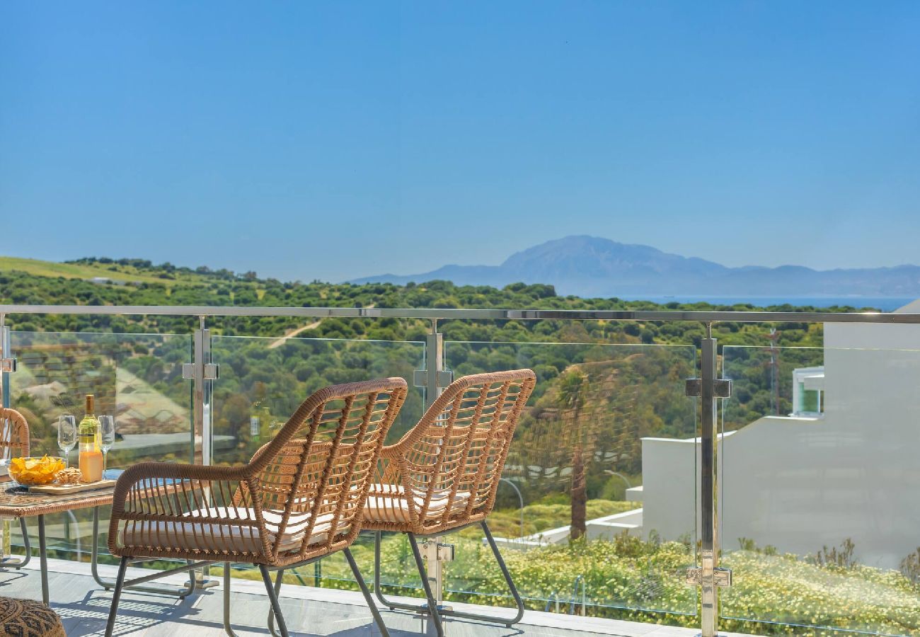 Residencial en Tarifa - Vistas Panorámicas, Terraza y Piscina - WIFI Fibra 