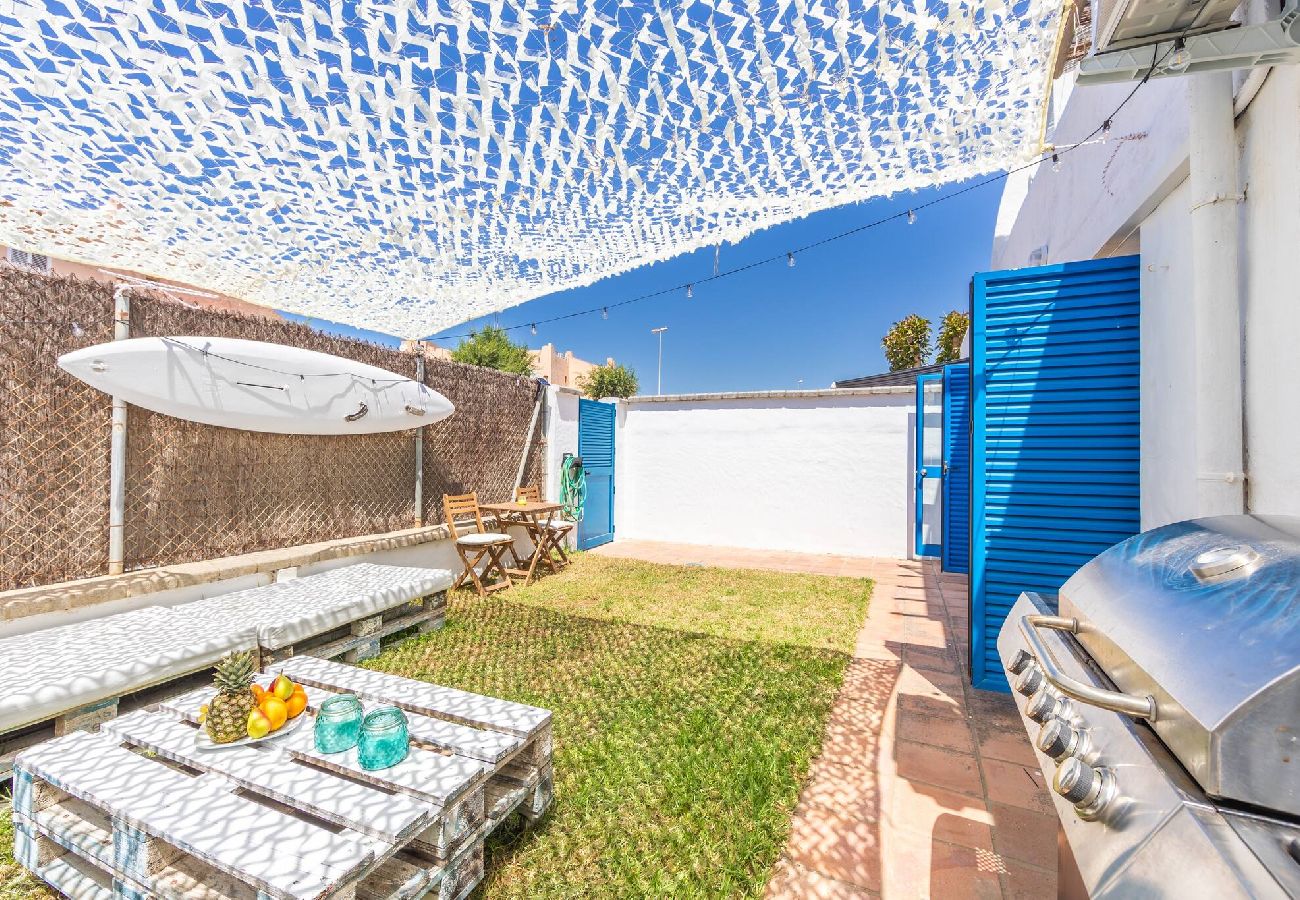 Apartamento en Tarifa - 2da linea de playa, jardin, office & WIFI 