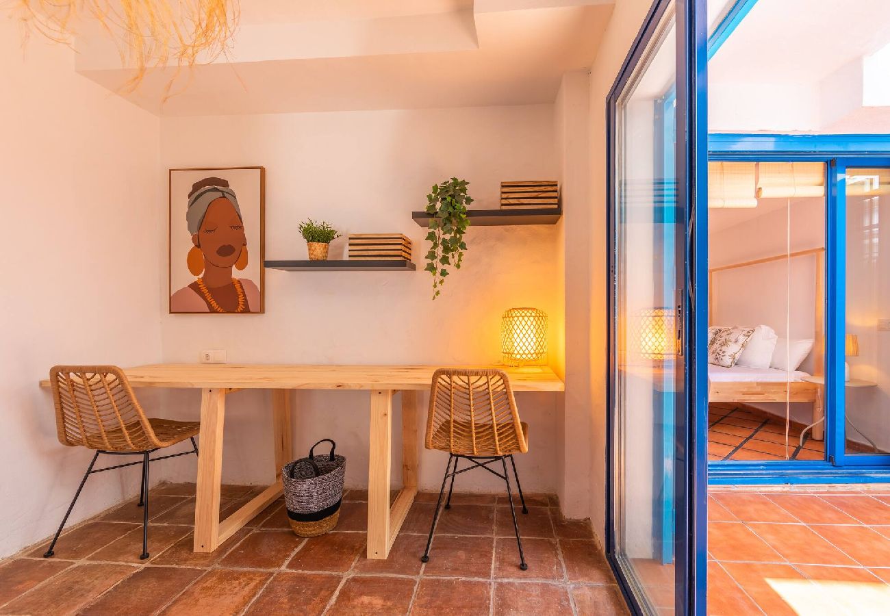 Apartamento en Tarifa - 2da linea de playa, jardin, office & WIFI 