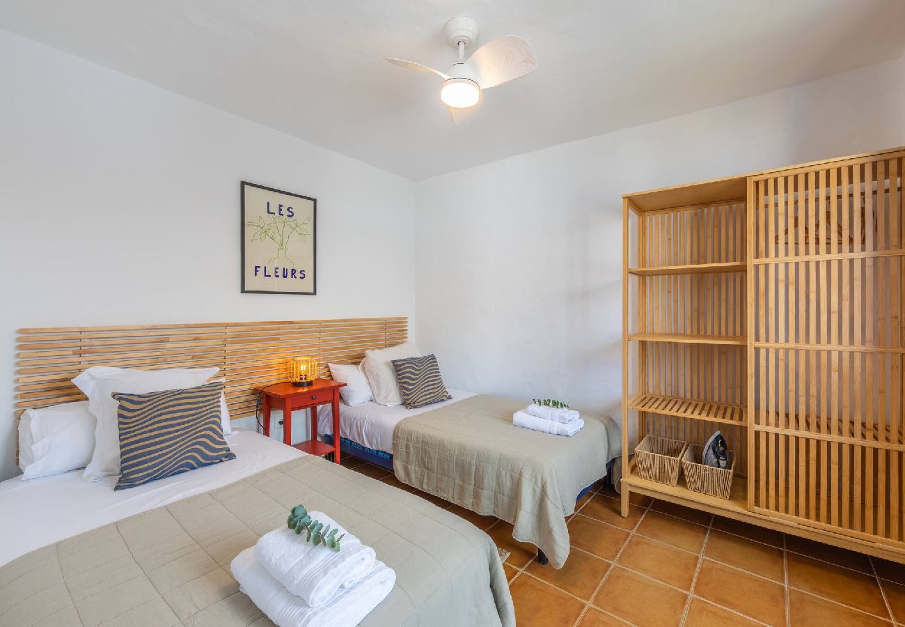 Apartamento en Tarifa - 2da linea de playa, jardin, office & WIFI 