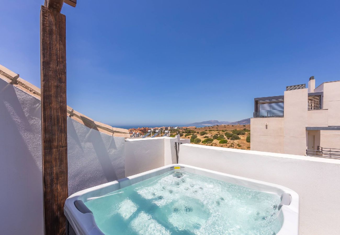 Casa en Cádiz - Espacio, Vistas, Terrazas, Jacuzzi y WIFI (fibra) 