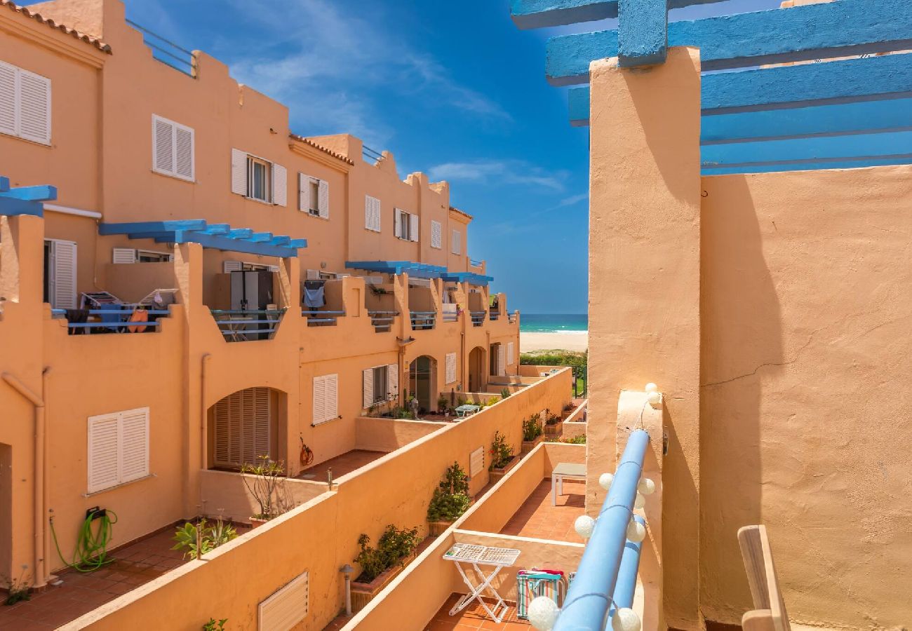 Apartamento en Tarifa - 1a linea playa, piscina, terraza y WIFI fibra 