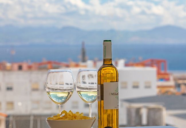 Apartamento en Tarifa - Centro, vistas al estrecho, garaje y fibra optica  Apartamento en Tarifa - Centro, vistas al estrecho, garaje y fibra optica