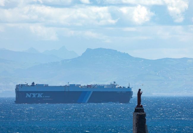 Apartamento en Tarifa - Centro, vistas al estrecho, garaje y fibra optica  Apartamento en Tarifa - Centro, vistas al estrecho, garaje y fibra optica