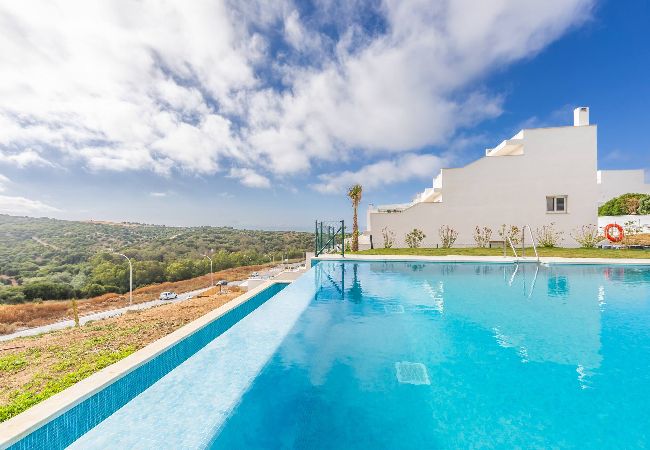 Apartamento en Tarifa - Vistas, terraza, piscina, WIFI y cerca del centro 