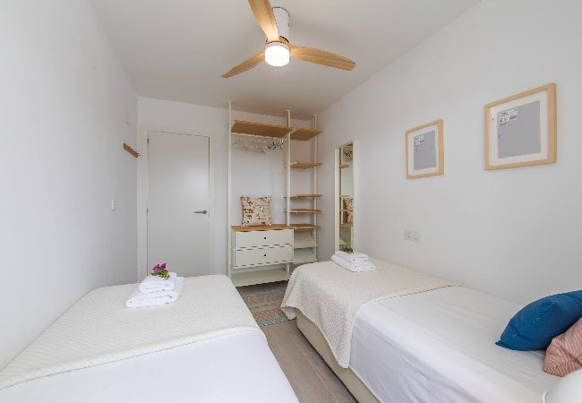 Apartamento en Tarifa - Vistas, terraza, piscina, WIFI y cerca del centro  Apartamento en Tarifa - Vistas, terraza, piscina, WIFI y cerca del centro