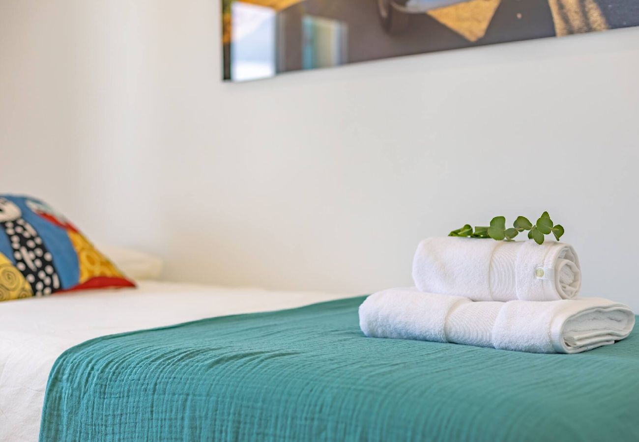 Apartamento en Tarifa - Tranquilo y elegante con terraza, piscina & WIFI 