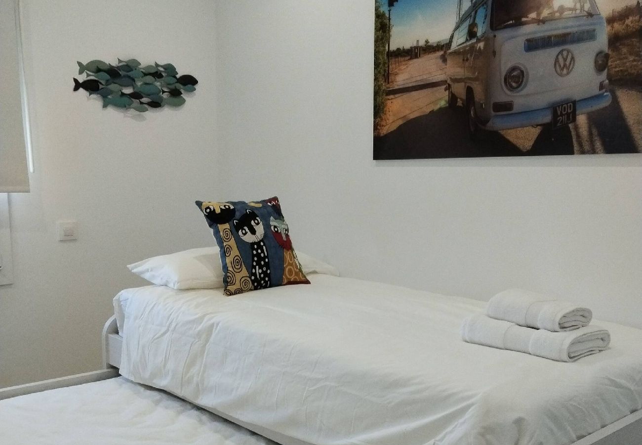 Apartamento en Tarifa - Tranquilo y elegante con terraza, piscina & WIFI 