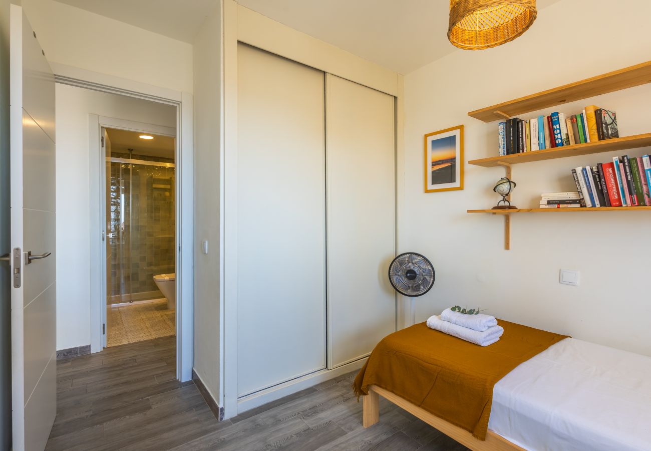 Apartamento en Tarifa - Espacio, terrazas y piscina cerca del centro