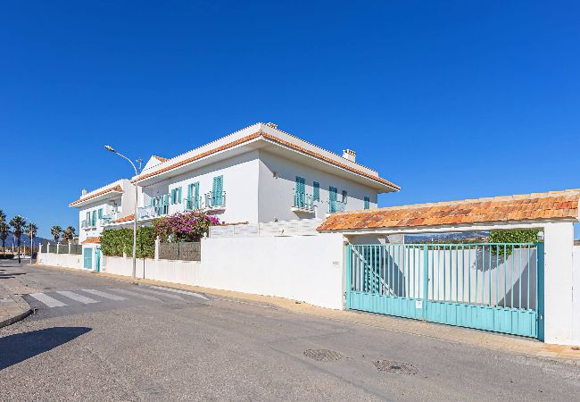 Apartment in Tarifa - Sunny and wind sheltered garden - Fiberglass WIFI  Apartment in Tarifa - Sunny and wind sheltered garden - Fiberglass WIFI