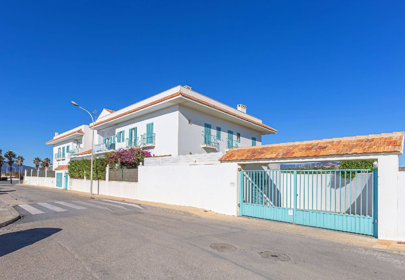 Apartment in Tarifa - Sunny and wind sheltered garden - Fiberglass WIFI 