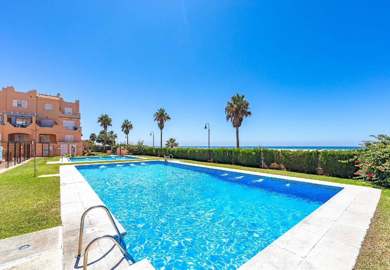 Residence in Tarifa - Beachfront, pool, terrace & WIFI 