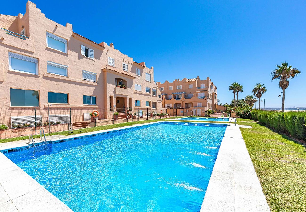 Residence in Tarifa - Beachfront, pool, terrace & WIFI 