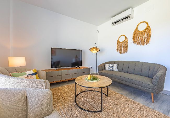 Residence in Tarifa - Spacious terrace, pool, private garage, and fiber internet Residence in Tarifa - Spacious terrace, pool, private garage, and fiber internet