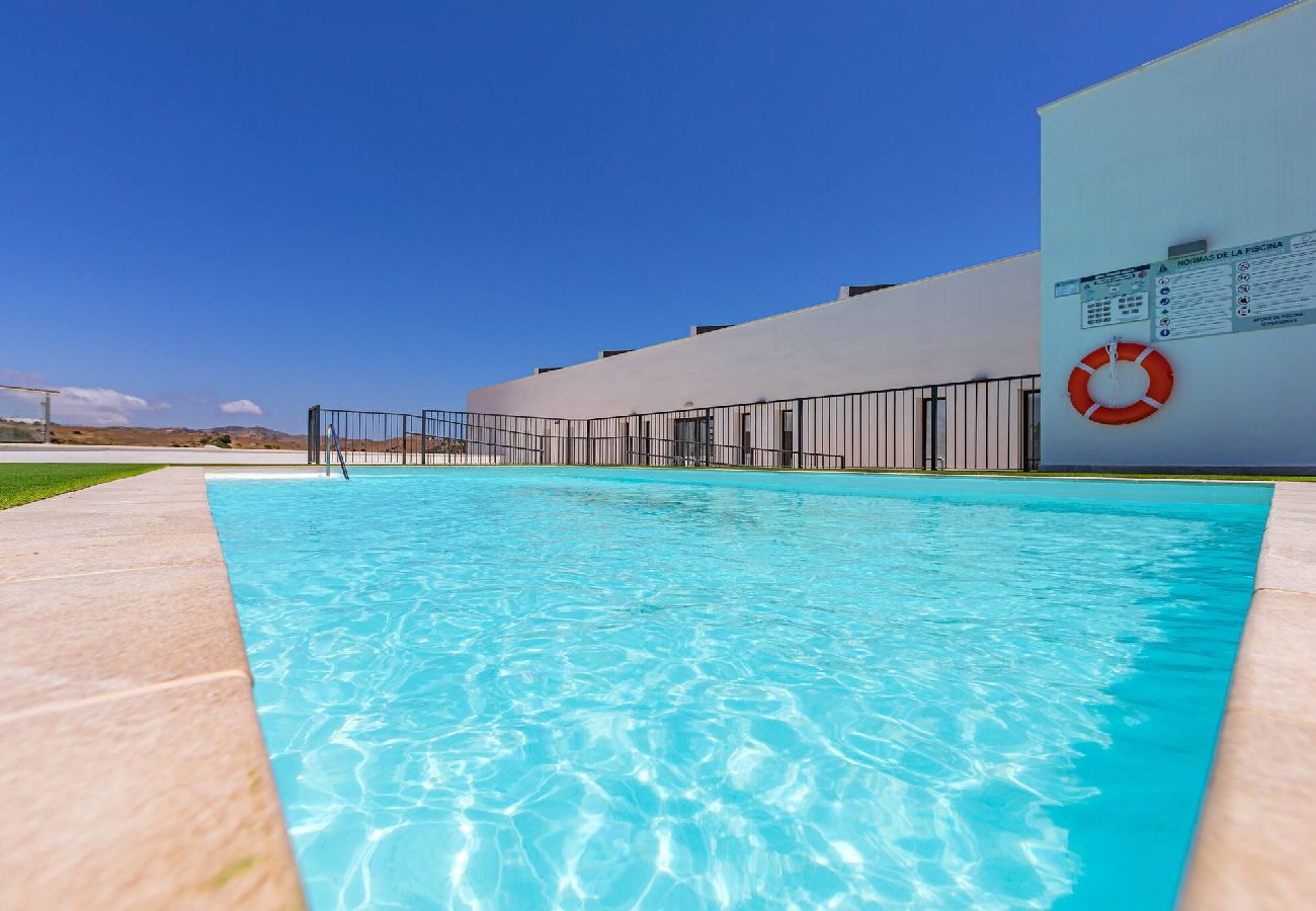 Residence in Tarifa - Spacious terrace, pool, private garage, and fiber internet