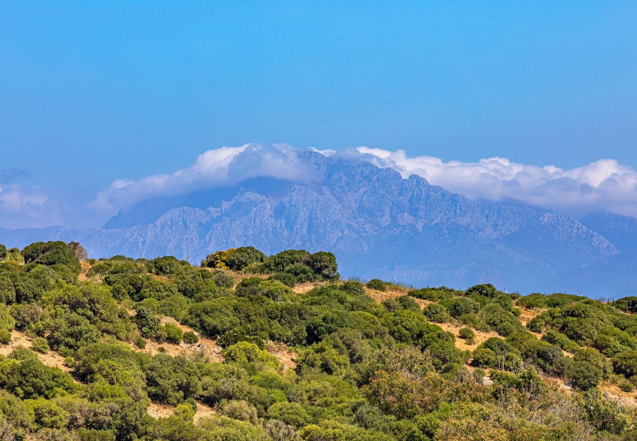 Residence in Tarifa - Spacious terrace, pool, private garage, and fiber internet