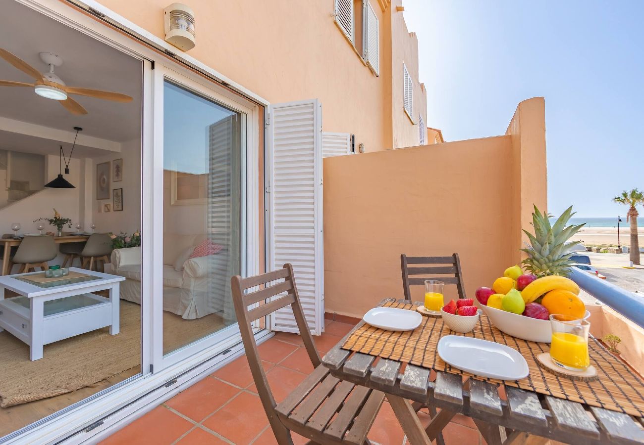 Apartment in Tarifa - Beachfront, pool, terrace & WIFI - *SimplyTarifa* 