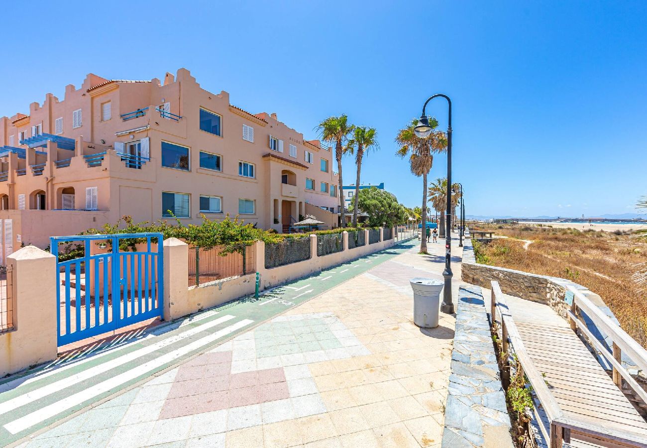 Apartment in Tarifa - Beachfront, pool, terrace & WIFI - *SimplyTarifa* 