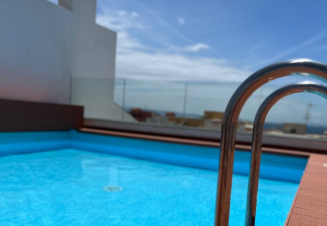 Residence in Tarifa - Centre-Terrace, Pool, Parking & Home-Office (WIFI) 