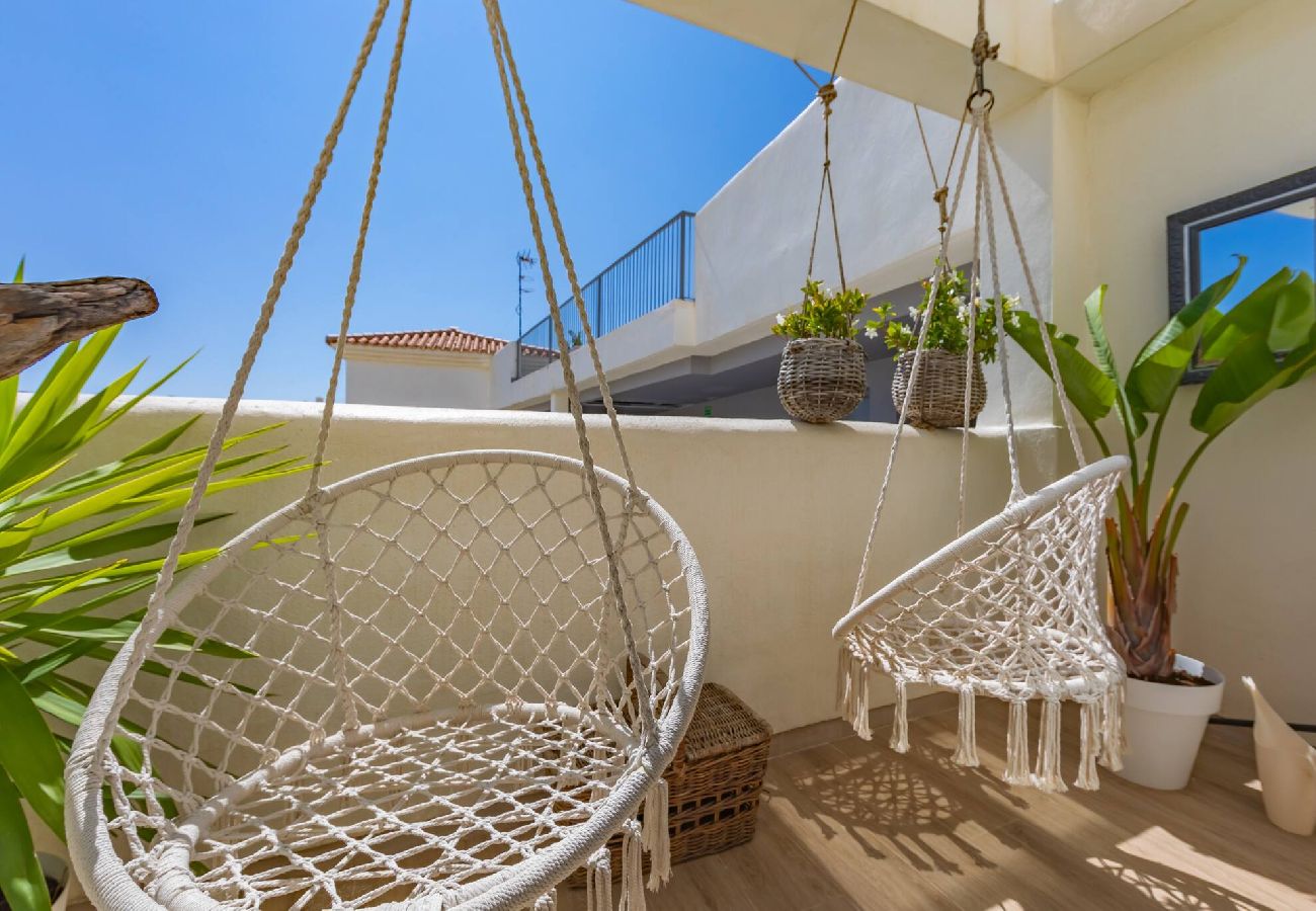 Apartment in Tarifa - Terrace, pool, near beach & home office (Fibre) 