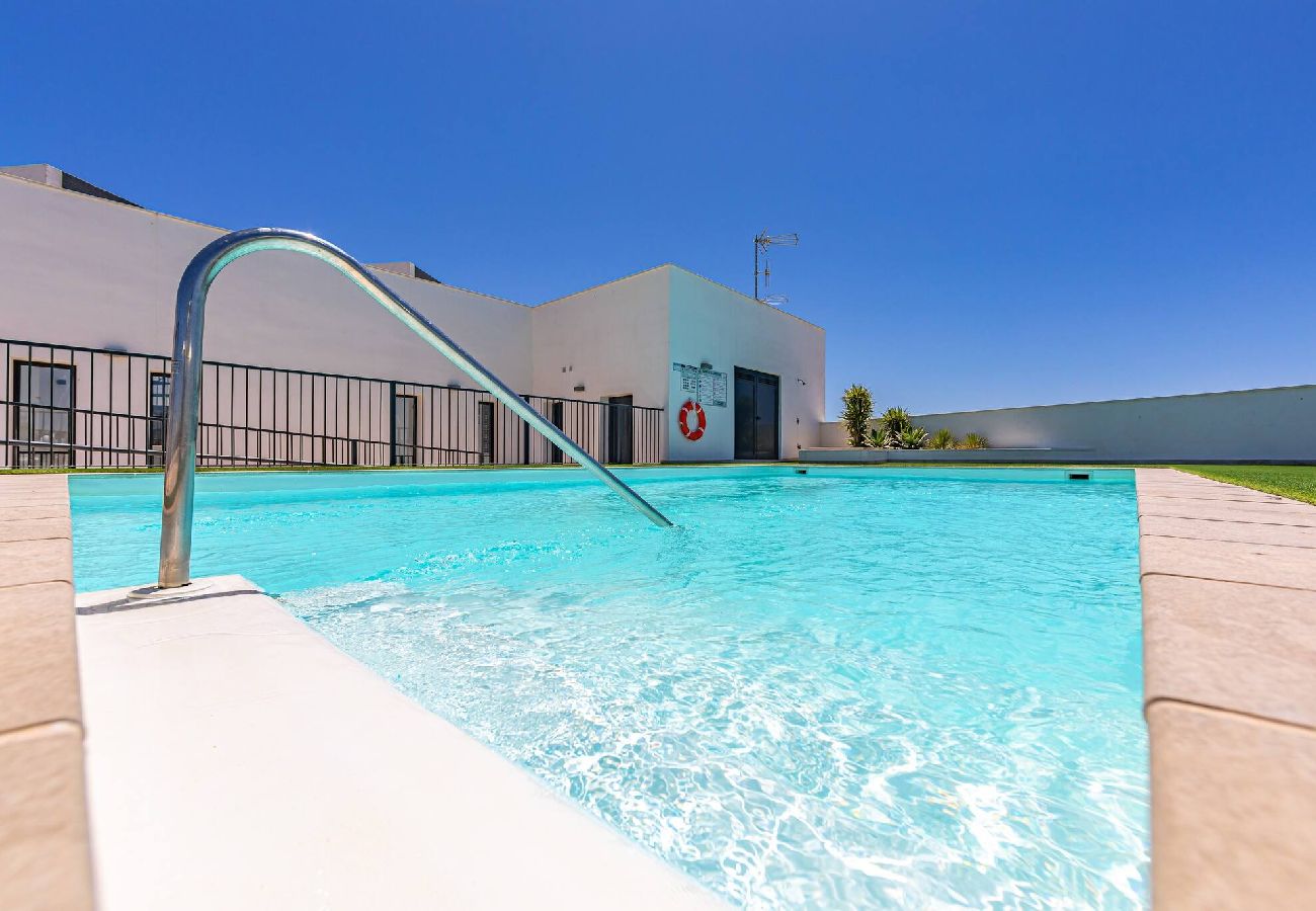 Apartment in Tarifa - Centric, Terrace & Pool - Fiberglass WIFI 