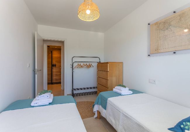 Apartment in Tarifa - Terrace, sea view, pool, parking space & fibre  Apartment in Tarifa - Terrace, sea view, pool, parking space & fibre